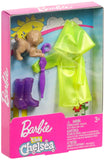 Barbie Club Chelsea Accessory Pack, Rainy Day-Themed Clothing and Accessories for Small Dolls, 4 Pieces for 3 to 7 Year Olds Include Raincoat, Umbrella and Puppy
