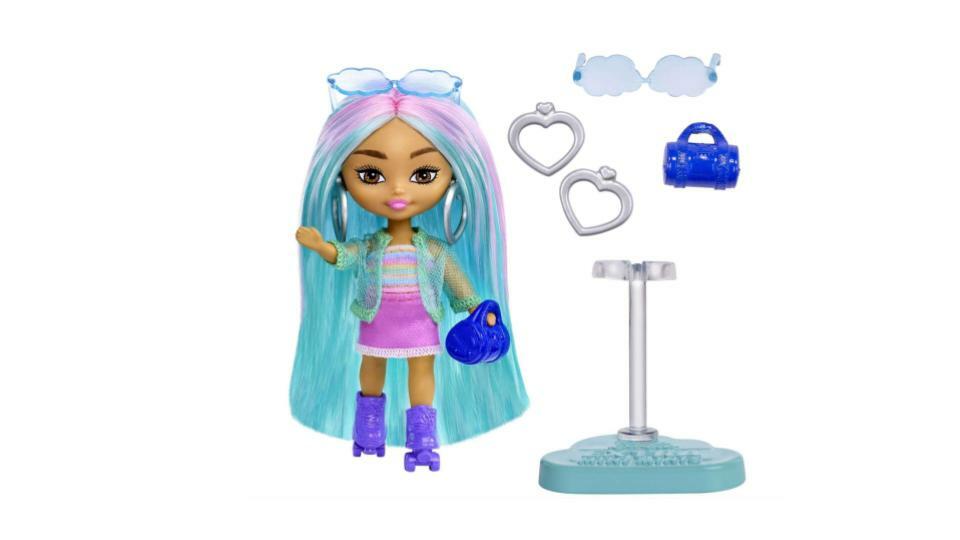 Barbie Extra Mini Minis Doll - Doll with Blue Hair, Sporty Outfit and Roller Skates, Clothes and Accessories