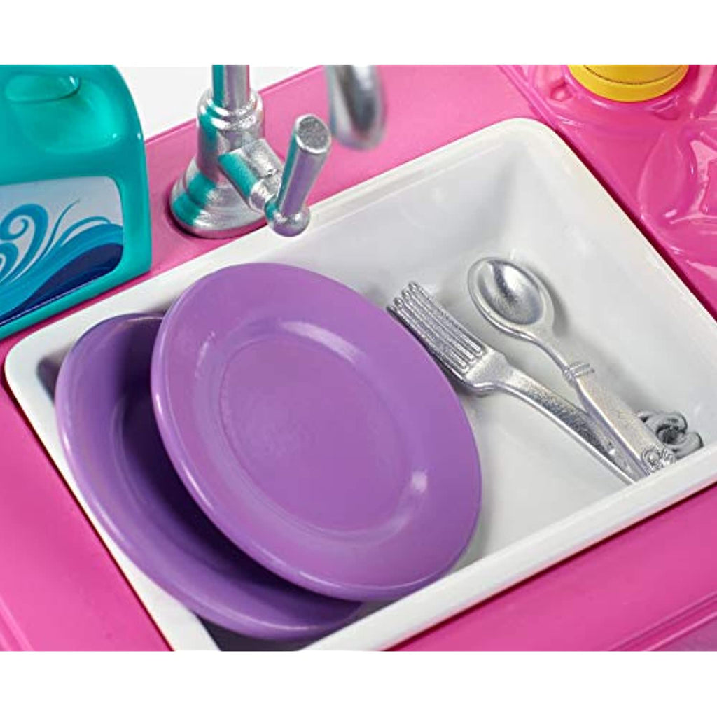 Barbie Indoor Furniture Playset, Kitchen Dishwasher with Working Door and Pull-Out Tray, Plus Dishes and Washing Accessories
