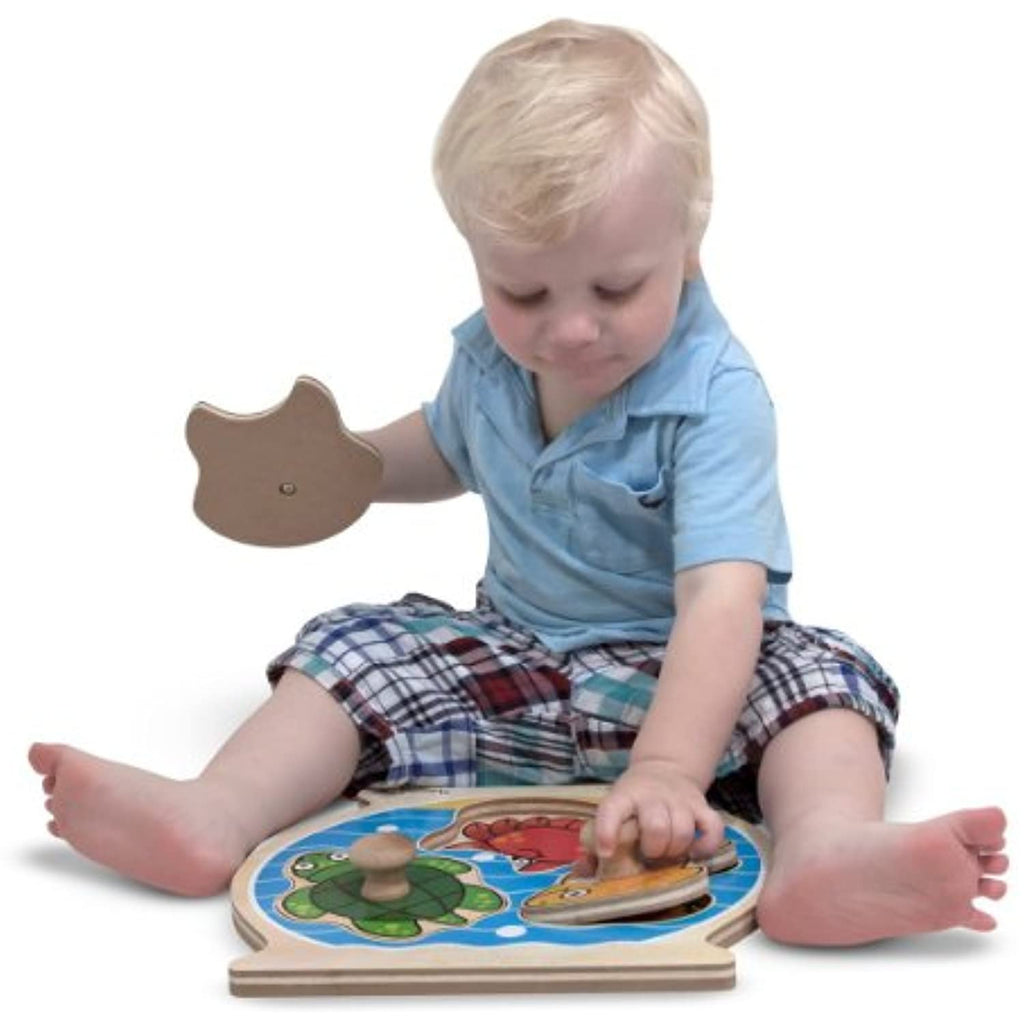 Melissa & Doug Deluxe Fish Bowl Jumbo Knob Puzzle+ Free Scratch Art Mini-Pad Bundle [20565]