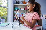 Barbie Mtiers de l'anne, poupe ingnieure en robotique aux cheveux roses avec un chignon, jouet pour enfant, FRM12
